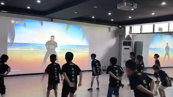 小魚易連雙師課堂：這很可能是10年后課堂的真實模樣！