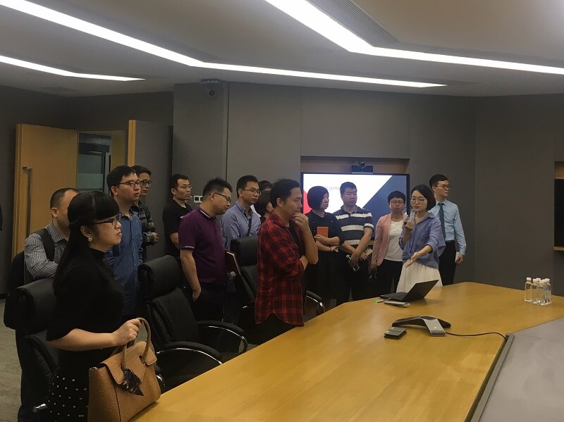 （圖2 SAC聯盟企業代表深入了解億聯網絡視頻會議解決方案）