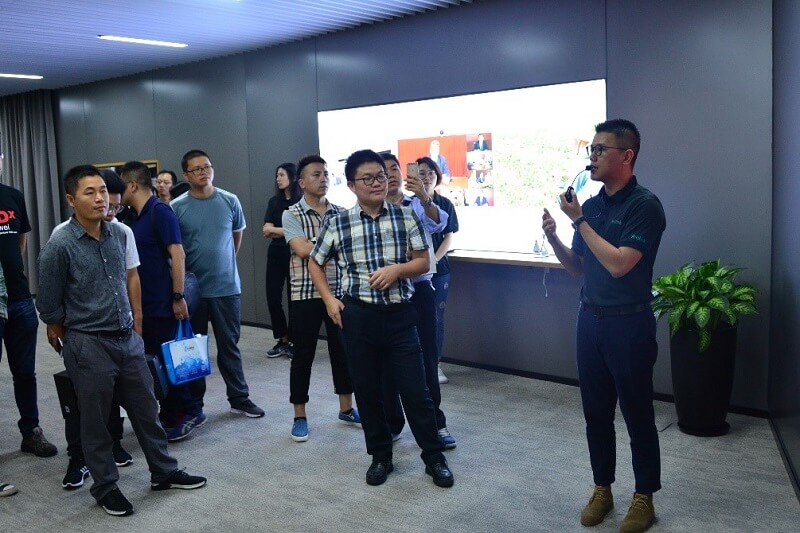 （CIO們正在了解億聯的視頻會議解決方案）