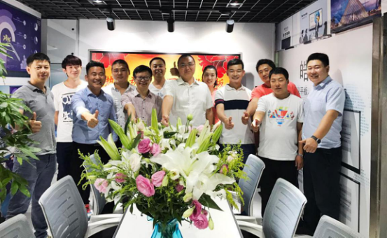 皓麗會(huì)議平板殺入線下，首家線下體驗(yàn)店盛大開業(yè)