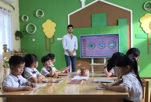 皓麗幼教培訓(xùn)一體機，送給老師和孩子們無塵好課堂